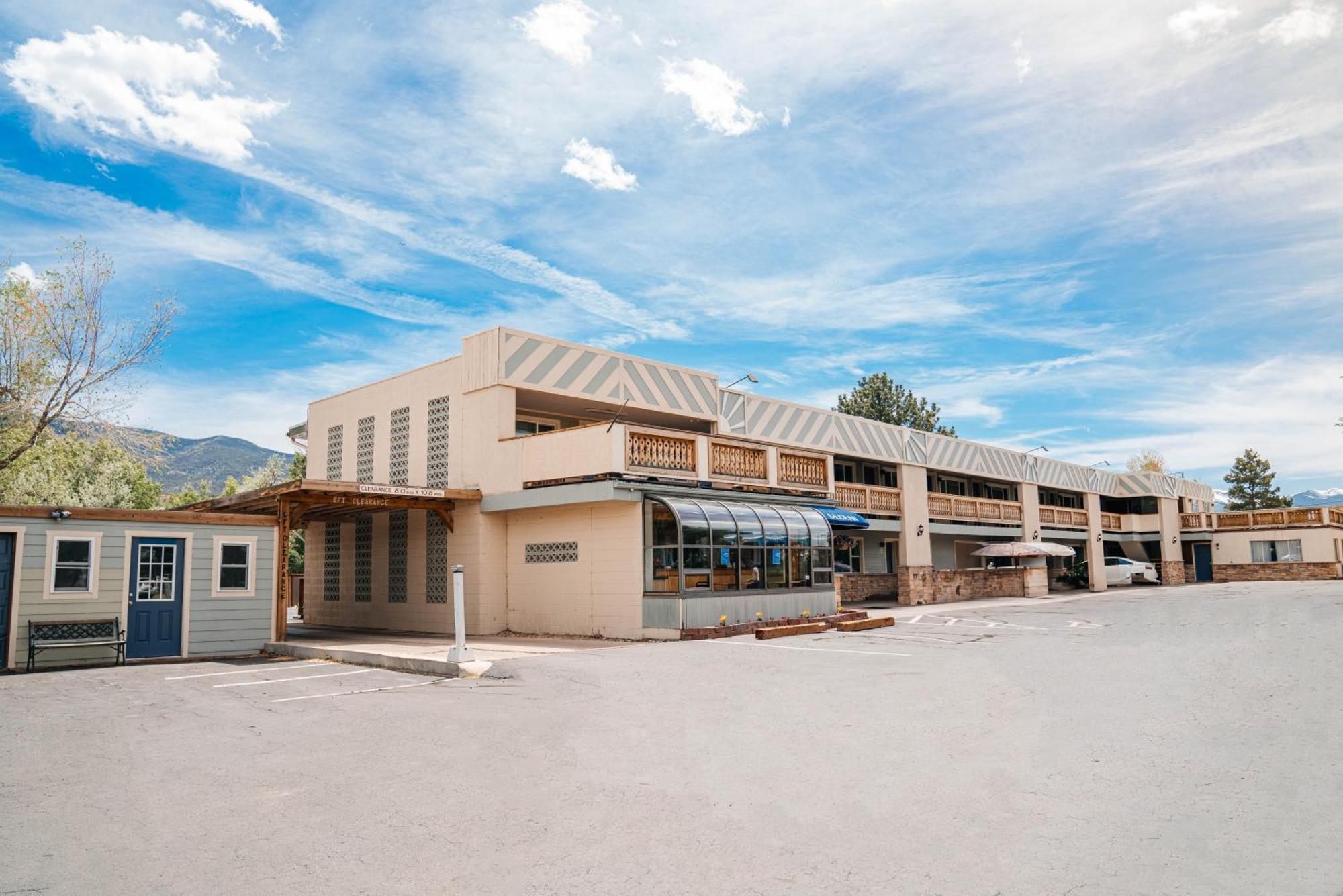 Salida Inn&Monarch Suites Exterior foto